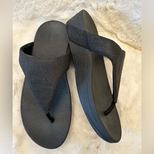 Fitflop Lulu Shimmerlux black sandals w/cushioned sole & textured strap Sz-8.  N